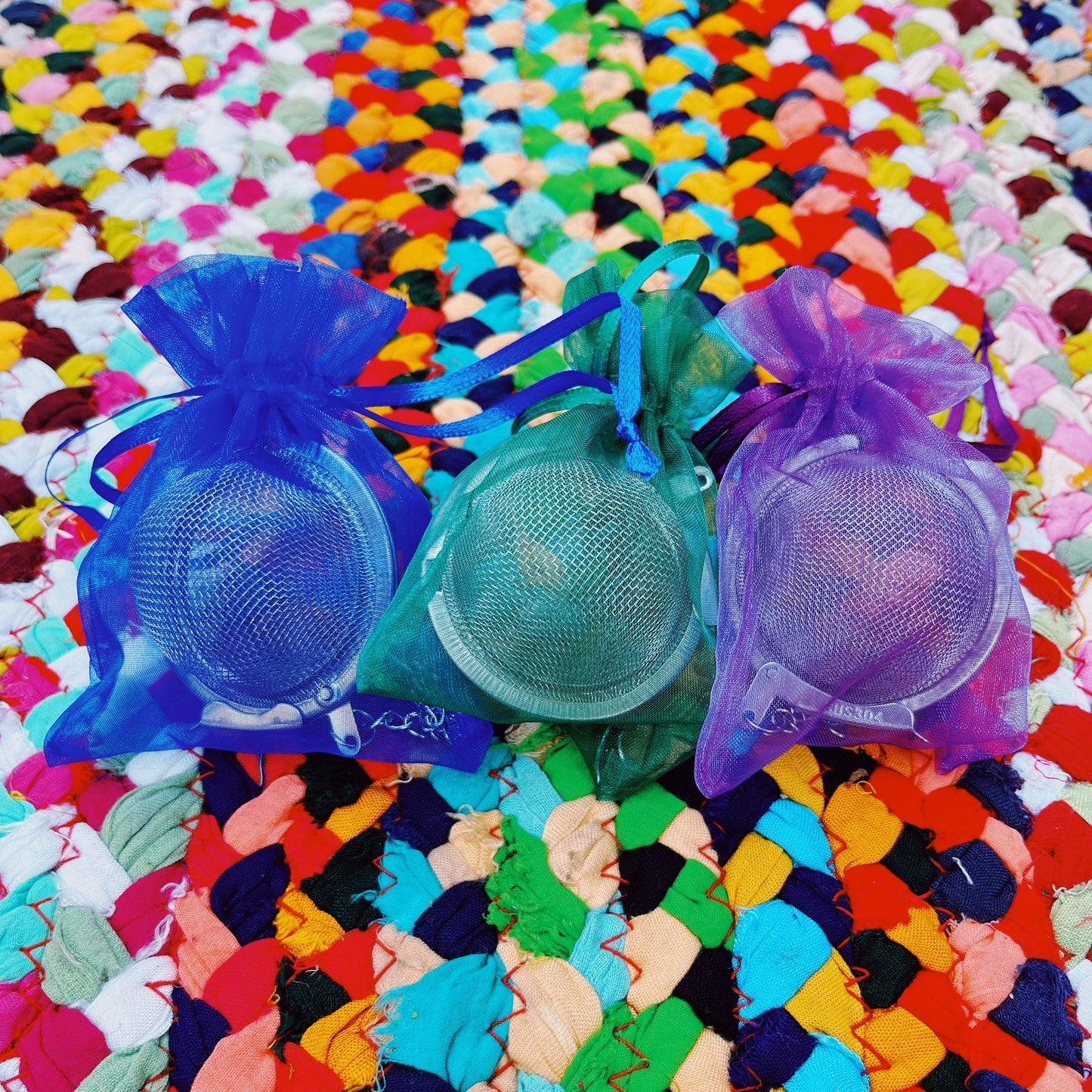 Getting into loose leaf tea and not sure where to start? These strainers are a great addition to get you started 🍵 Simply open the Tea Ball, add 1-3 tsp loose leaf tea, close, and add to a mug with hot water. Each Tea Ball comes in a mesh bag for storage. Pick your favorite color! | Shop Rhino and Lucy Teaware & Accessories