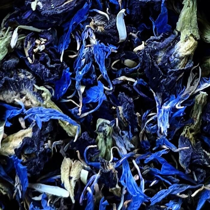 Lucy has created the perfect tea to share with friends. This tea is color-changing and can be enjoyed hot or iced. Sit back, relax, and enjoy the Tea Magic! 🔮Ingredients: Butterfly Pea Flowers, Cornflowers, Earl Grey. Packed with antioxidants, helpful in mood balancing, supporting digestion, and aiding in weight loss.