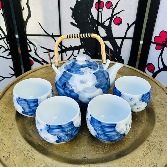 Shop Rhino and Lucy, Antique collector Rhino found a unique Japanese Watercolor Teapot Set! The Teapot is in great condition with no chips or cracks. This set has a built in strainer and is best for brewing larger leaf teas. Perfect for any tea lover! This set will make a lovely addition to your home 🍵