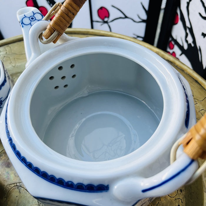 Shop Rhino and Lucy, Antique collector Rhino found this lovely Royal Copenhagen Style Teapot Set with a Blue & White Floral Design! Perfect for any tea lover! This set will make a lovely addition to your home 🍵