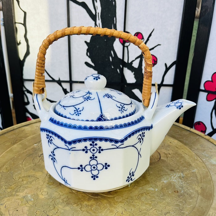 Shop Rhino and Lucy, Antique collector Rhino found this lovely Royal Copenhagen Style Teapot Set with a Blue & White Floral Design! Perfect for any tea lover! This set will make a lovely addition to your home 🍵