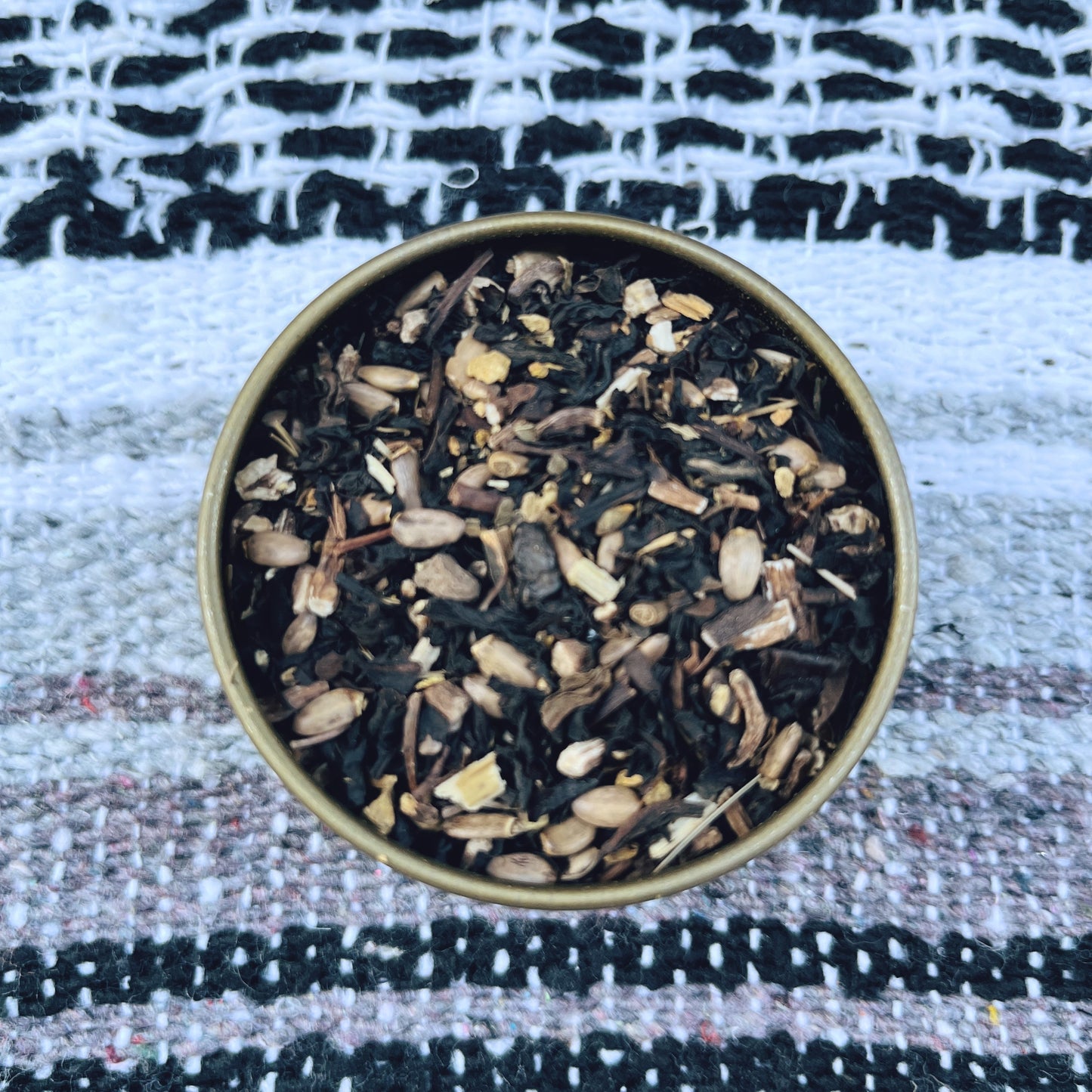 Lucy has created the perfect tune up tea to help energize the mind and body, support liver detoxification, aid digestion and ease headaches. Made with Oolong, Dandelion, Milk Thistle, Meadowsweet, Yellow Dock, this blend is great for those mornings when you are looking for a gentle cleanse. 👩‍🔧 | Shop Rhino and Lucy Teas Online