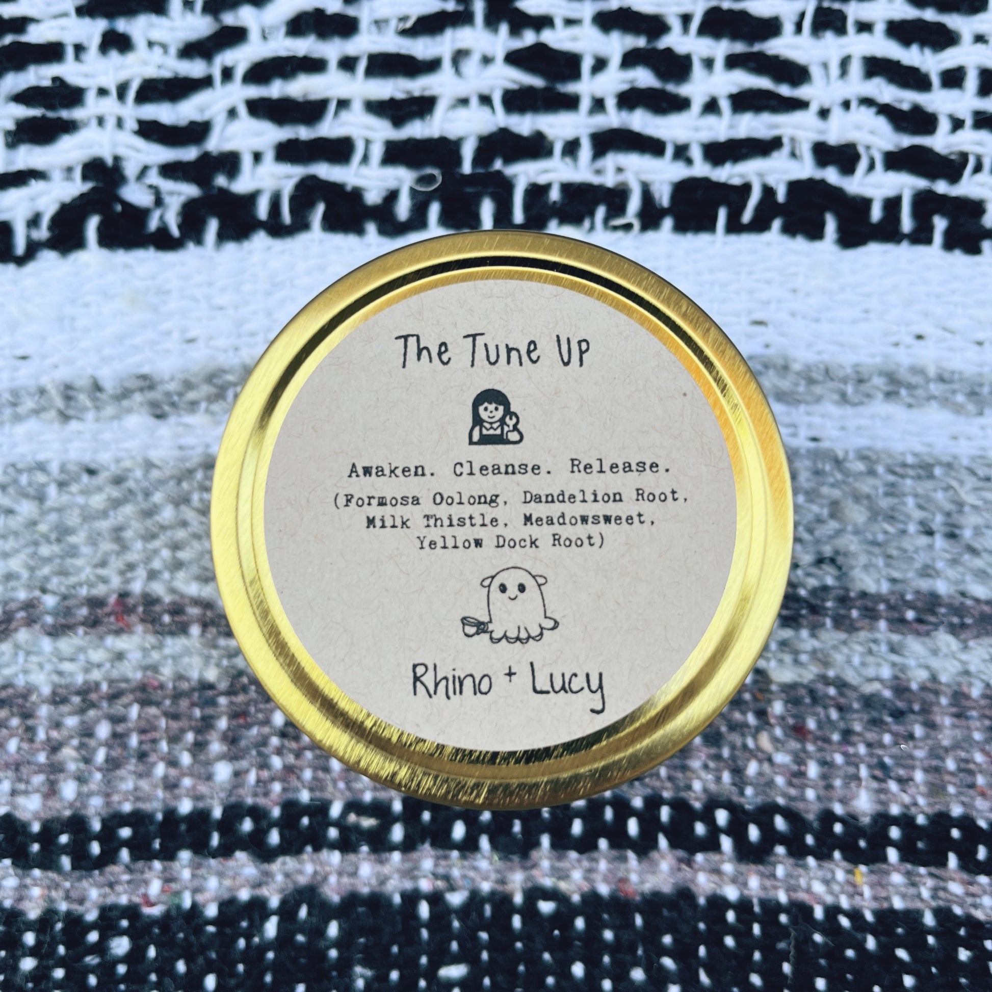 Lucy has created the perfect tune up tea to help energize the mind and body, support liver detoxification, aid digestion and ease headaches. Made with Oolong, Dandelion, Milk Thistle, Meadowsweet, Yellow Dock, this blend is great for those mornings when you are looking for a gentle cleanse. 👩‍🔧 | Shop Rhino and Lucy Teas Online